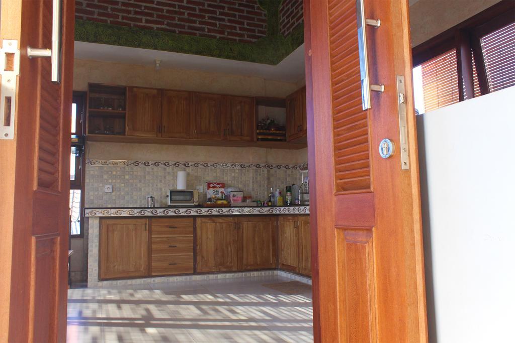 Cr Tris Rooms Seminyak Buitenkant foto
