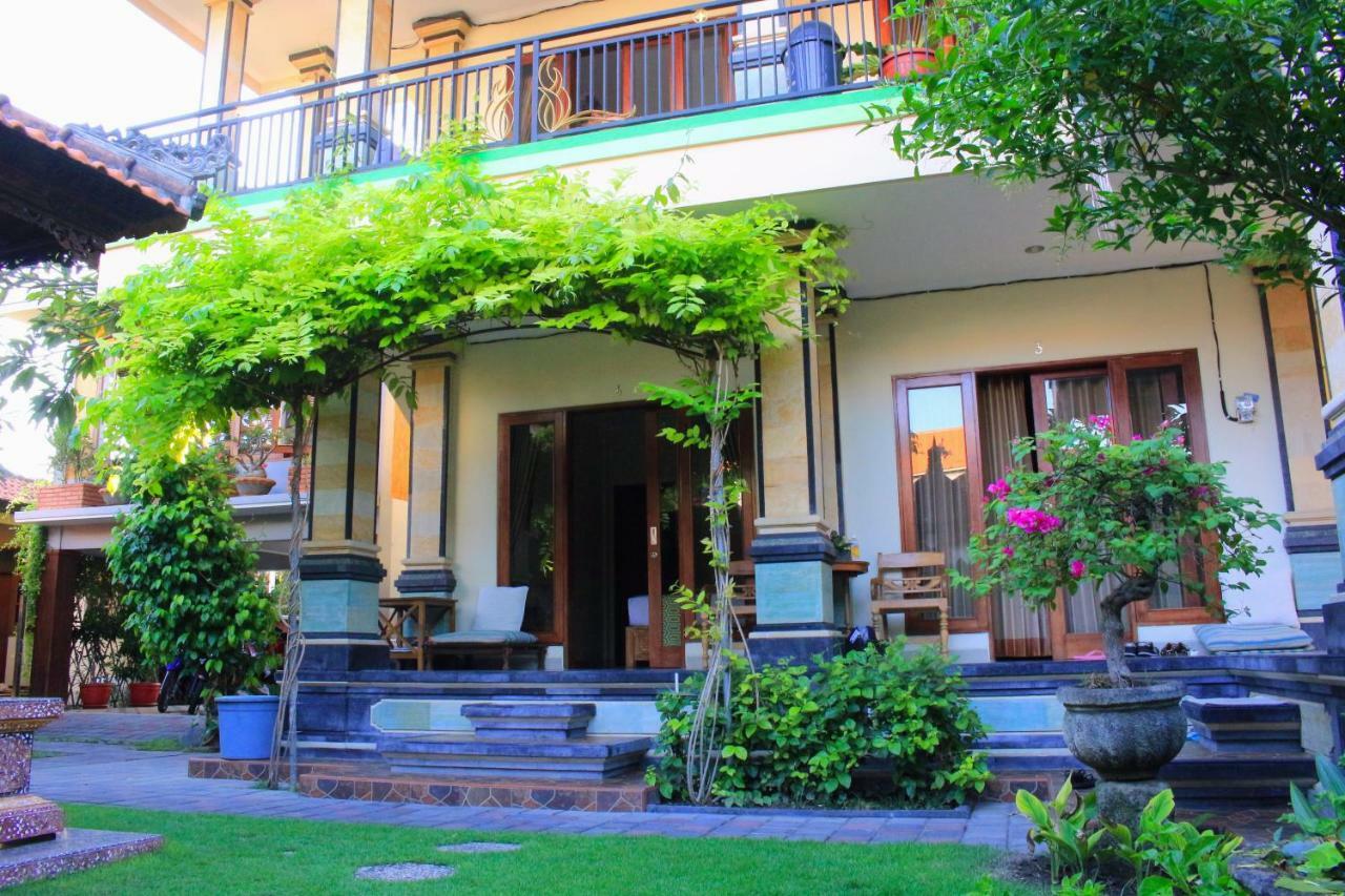 Cr Tris Rooms Seminyak Buitenkant foto