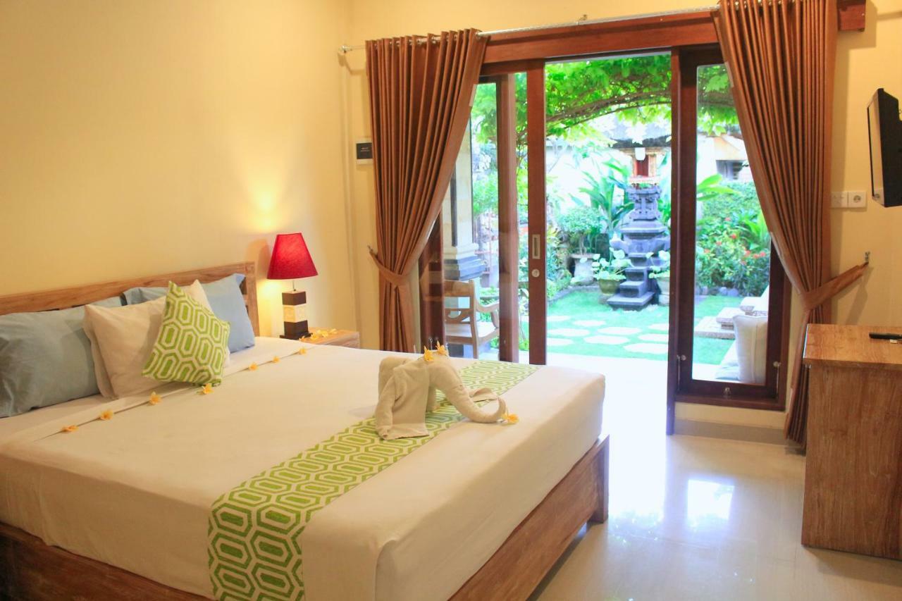 Cr Tris Rooms Seminyak Buitenkant foto