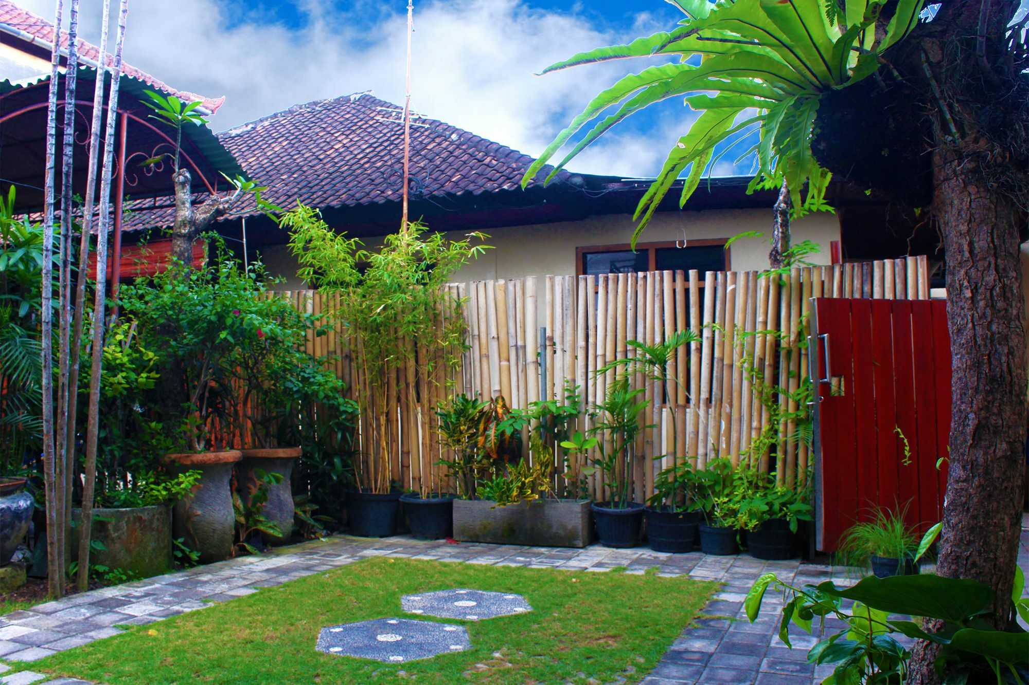Cr Tris Rooms Seminyak Buitenkant foto