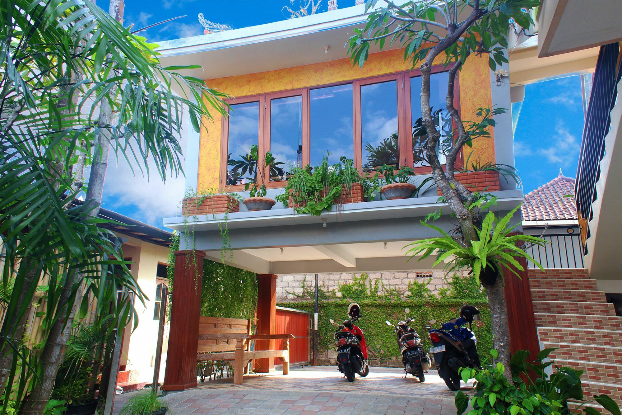 Cr Tris Rooms Seminyak Buitenkant foto
