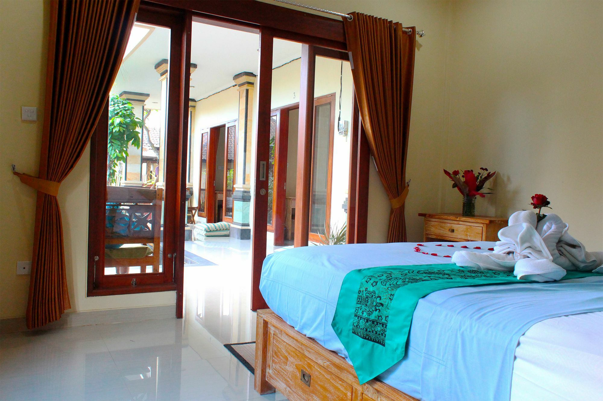 Cr Tris Rooms Seminyak Buitenkant foto