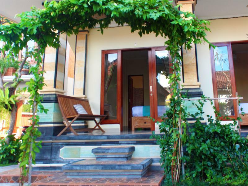 Cr Tris Rooms Seminyak Buitenkant foto