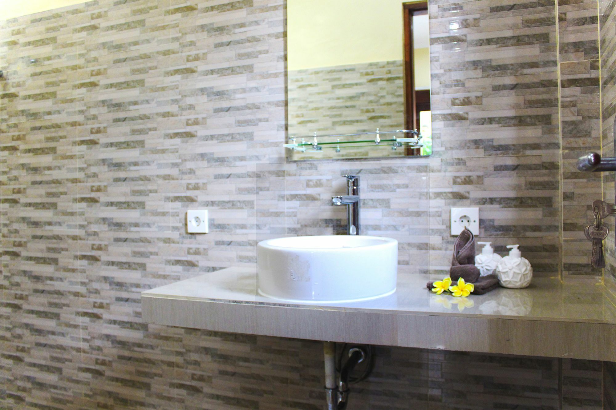 Cr Tris Rooms Seminyak Buitenkant foto