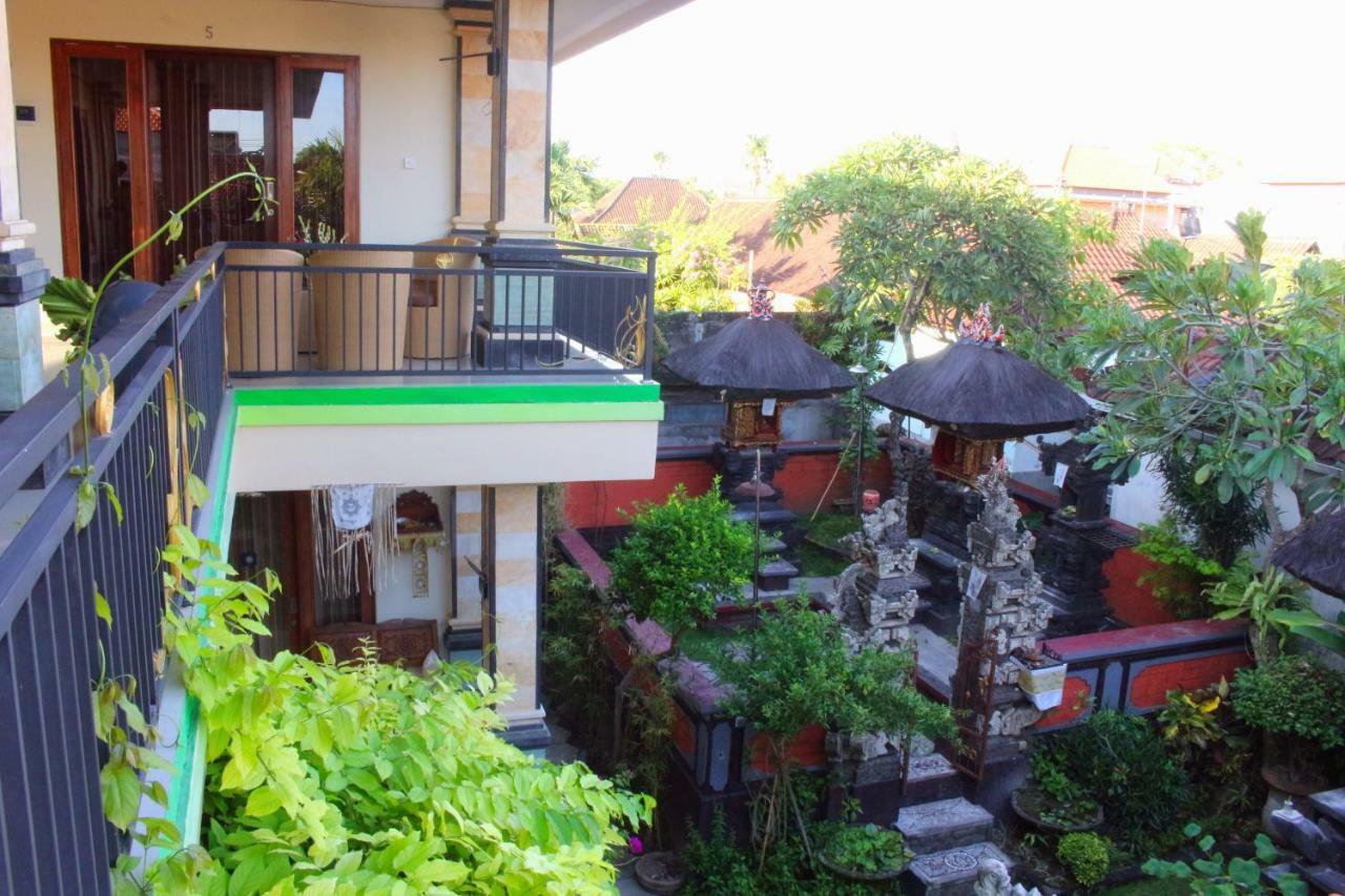 Cr Tris Rooms Seminyak Buitenkant foto