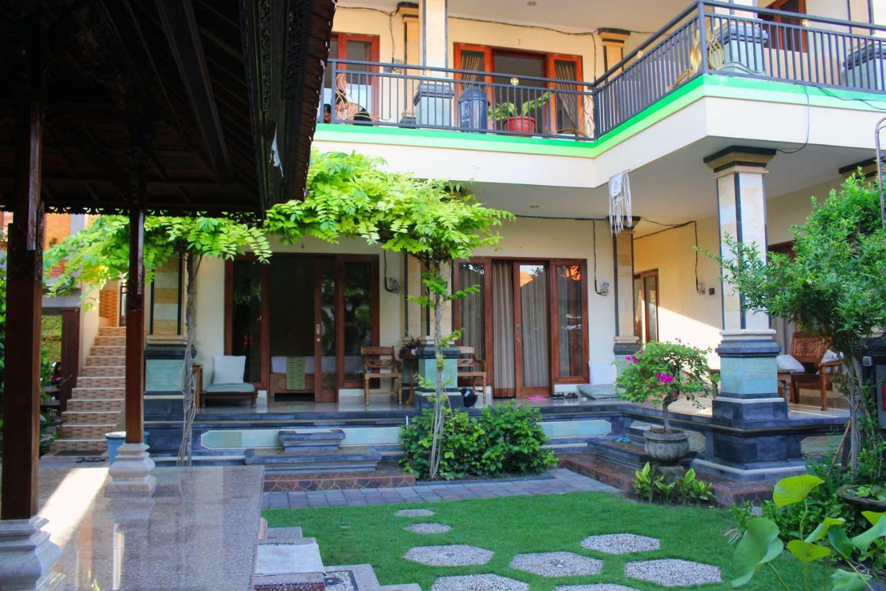 Cr Tris Rooms Seminyak Buitenkant foto